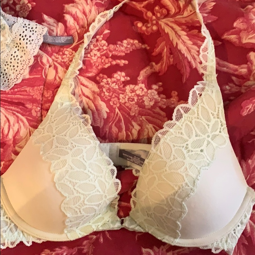 Aerie 1 bra & 2 Demi’s.